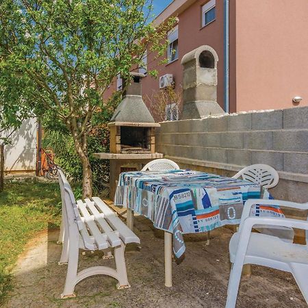 Lovely Apartment In Vir With Kitchen Eksteriør bilde