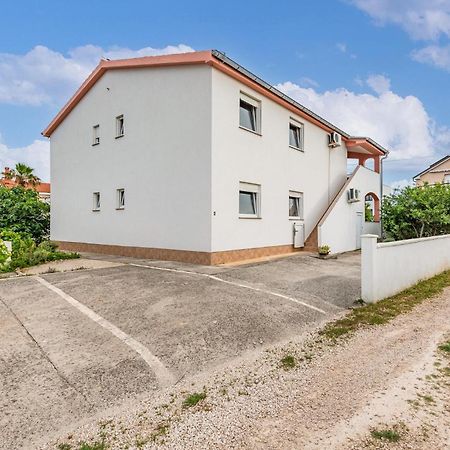 Lovely Apartment In Vir With Kitchen Eksteriør bilde
