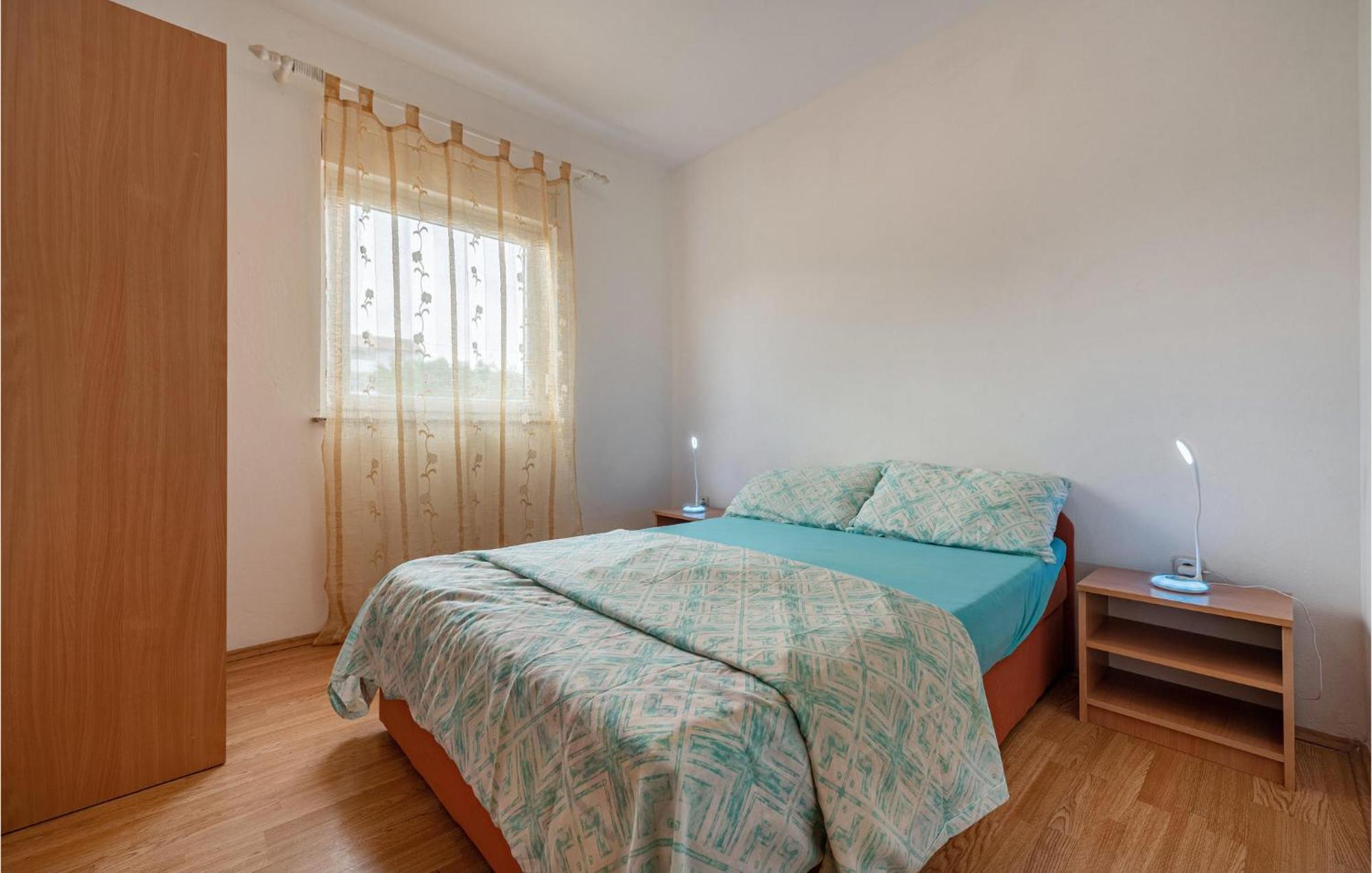 Lovely Apartment In Vir With Kitchen Eksteriør bilde