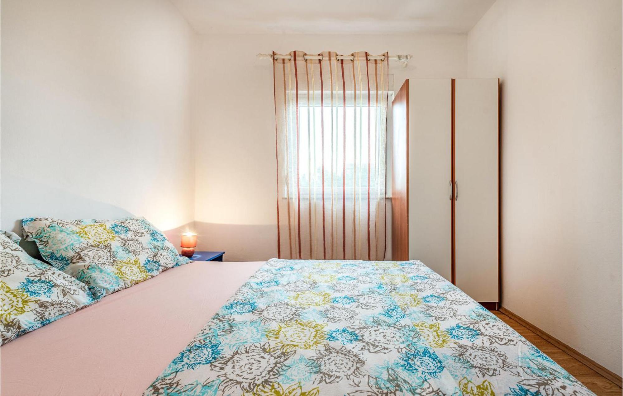 Lovely Apartment In Vir With Kitchen Eksteriør bilde